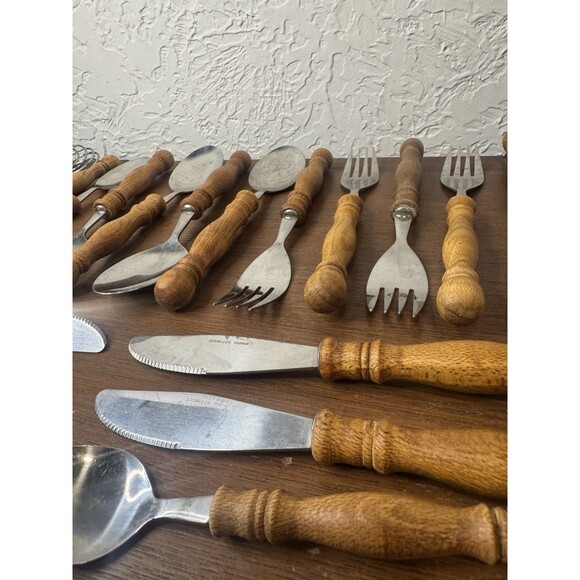 Old Homestead 22 Pc Flatware Set Wooden Handle MCM Stainless Taiwan Cutlery - Picture 5 of 11